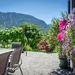 Сasa de vacaciones Lovely House With Mountain View & Big Garden In