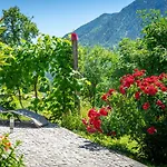 Lovely House With Mountain View & Big Garden In Сasa de vacaciones