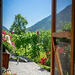 Сasa de vacaciones Lovely House With Mountain View & Big Garden In *