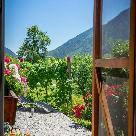 Feriehus Lovely House With Mountain View & Big Garden In *