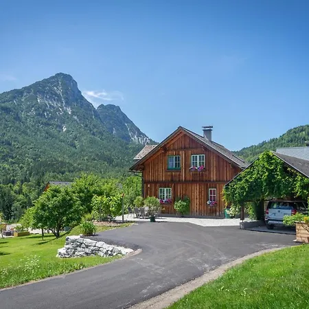 Feriehus Lovely House With Mountain View & Big Garden In