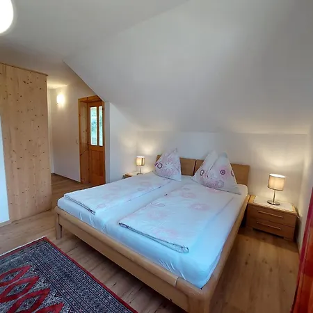 Feriehus Lovely House With Mountain View & Big Garden In *