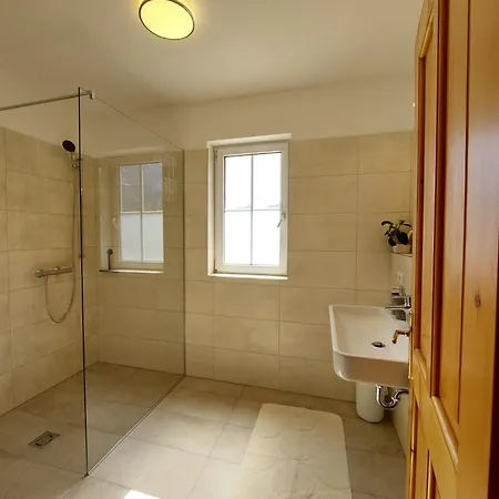 Feriehus Lovely House With Mountain View & Big Garden In *