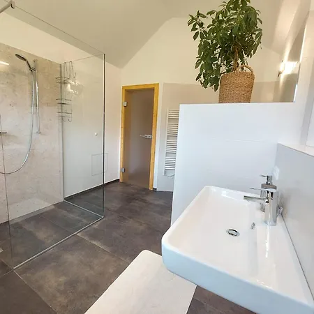 Lovely House With Mountain View & Big Garden In * Bad Aussee