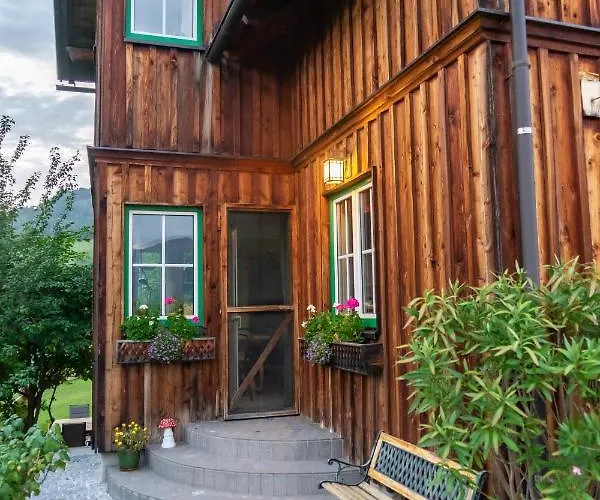 Ferienhaus Lovely House With Mountain View & Big Garden In *