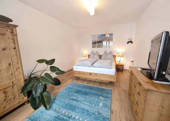 בית נופש Lovely House With Mountain View & Big Garden In