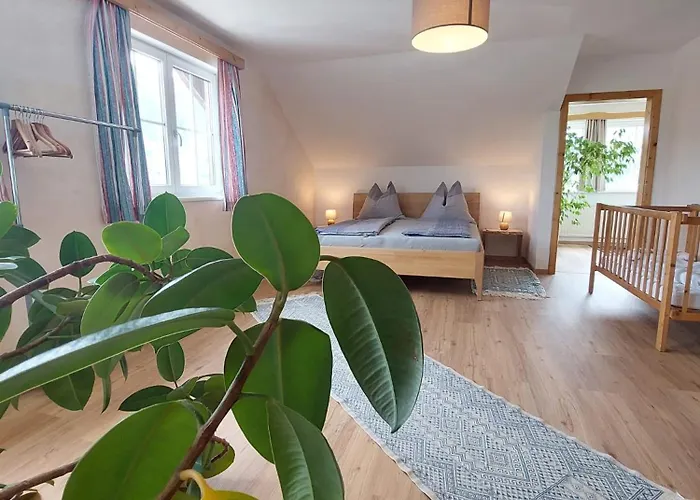 Lovely House With Mountain View & Big Garden In בית נופש