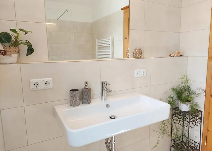 בית נופש Lovely House With Mountain View & Big Garden In באד אאוסי