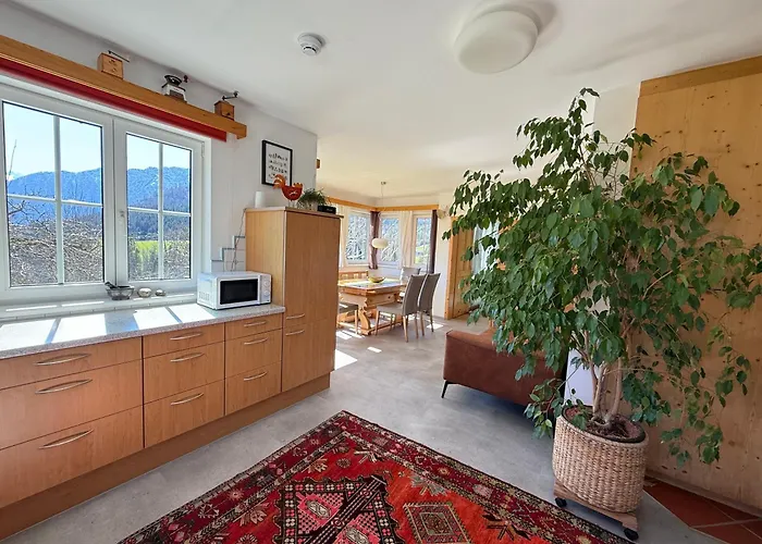 Lovely House With Mountain View & Big Garden In בית נופש