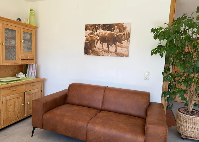 בית נופש Lovely House With Mountain View & Big Garden In *